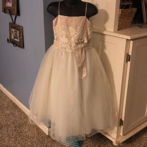 David’s Bridal Flower Girl Dress Size 4 Elegant